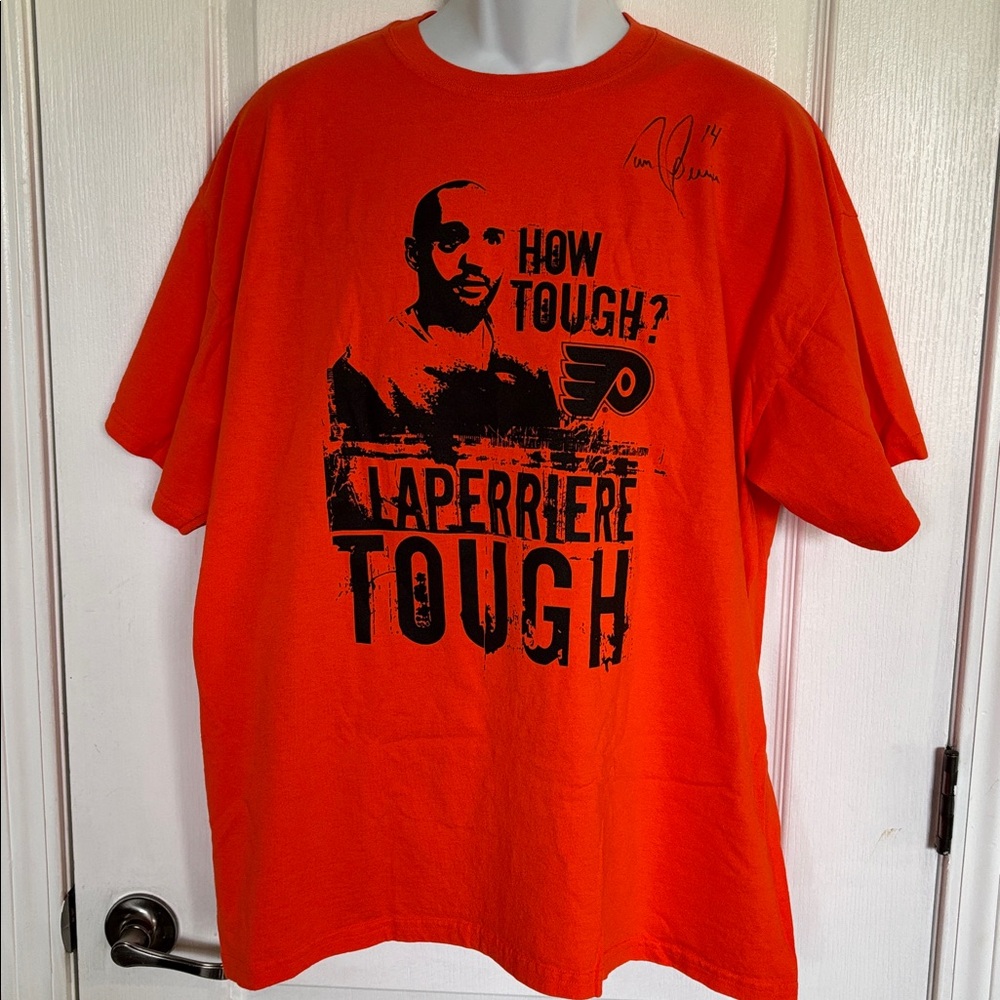Gildan Ian Laperriere Autographed Philadelphia Flyers T-shirt
